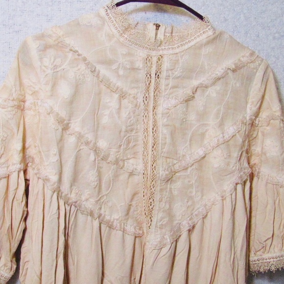 Ivory lace Victorian style top w balloon sleeves - Picture 8 of 8